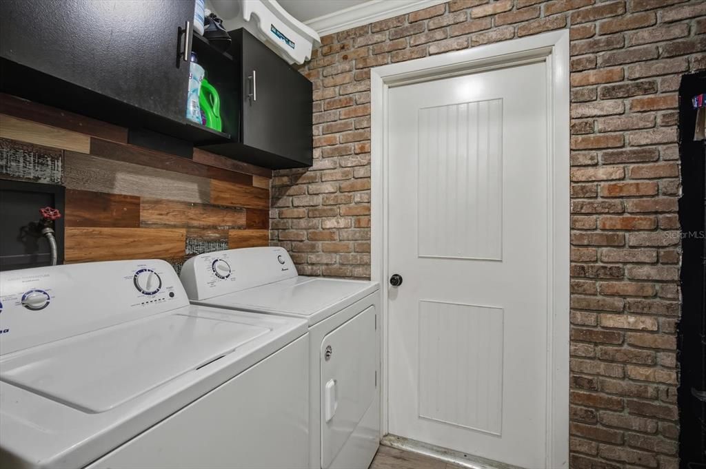 For Sale: $260,000 (3 beds, 2 baths, 1237 Square Feet)