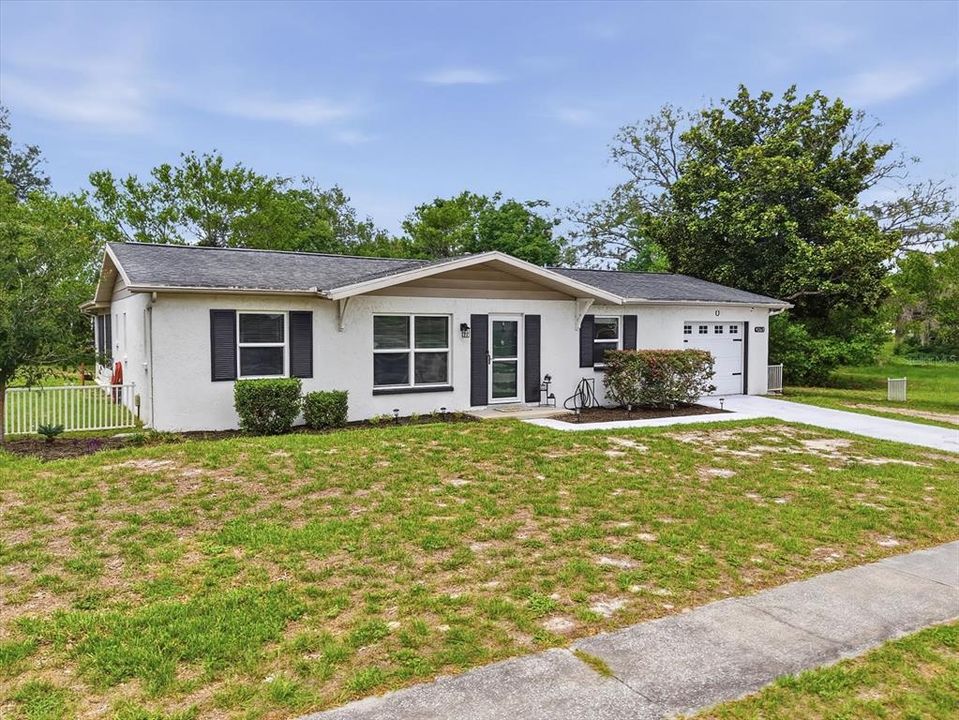 For Sale: $260,000 (3 beds, 2 baths, 1237 Square Feet)
