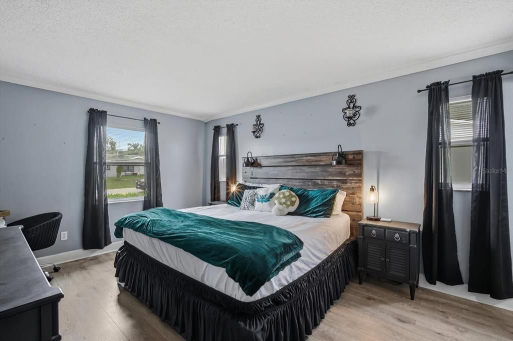For Sale: $260,000 (3 beds, 2 baths, 1237 Square Feet)