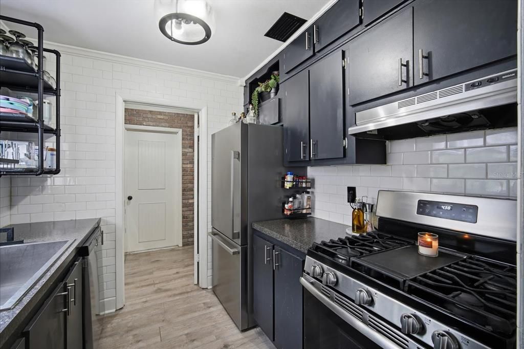 For Sale: $260,000 (3 beds, 2 baths, 1237 Square Feet)
