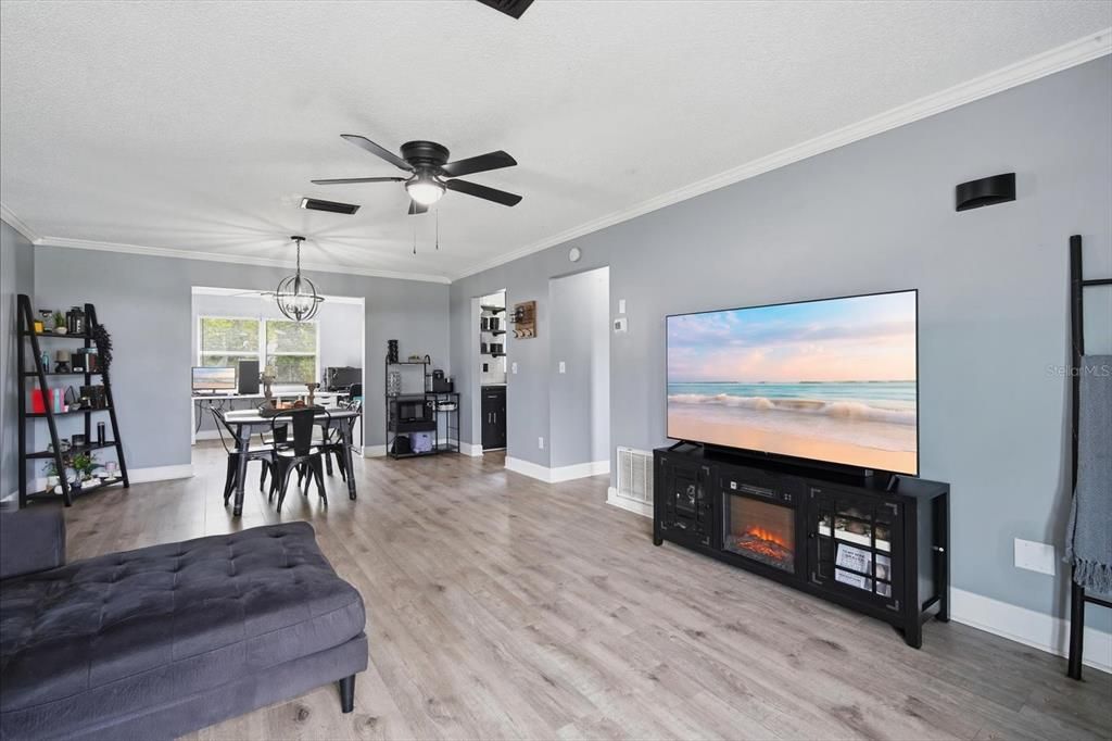 For Sale: $260,000 (3 beds, 2 baths, 1237 Square Feet)