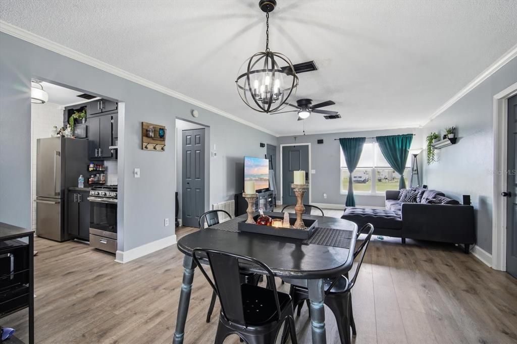 For Sale: $260,000 (3 beds, 2 baths, 1237 Square Feet)