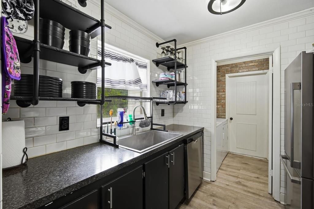 For Sale: $260,000 (3 beds, 2 baths, 1237 Square Feet)