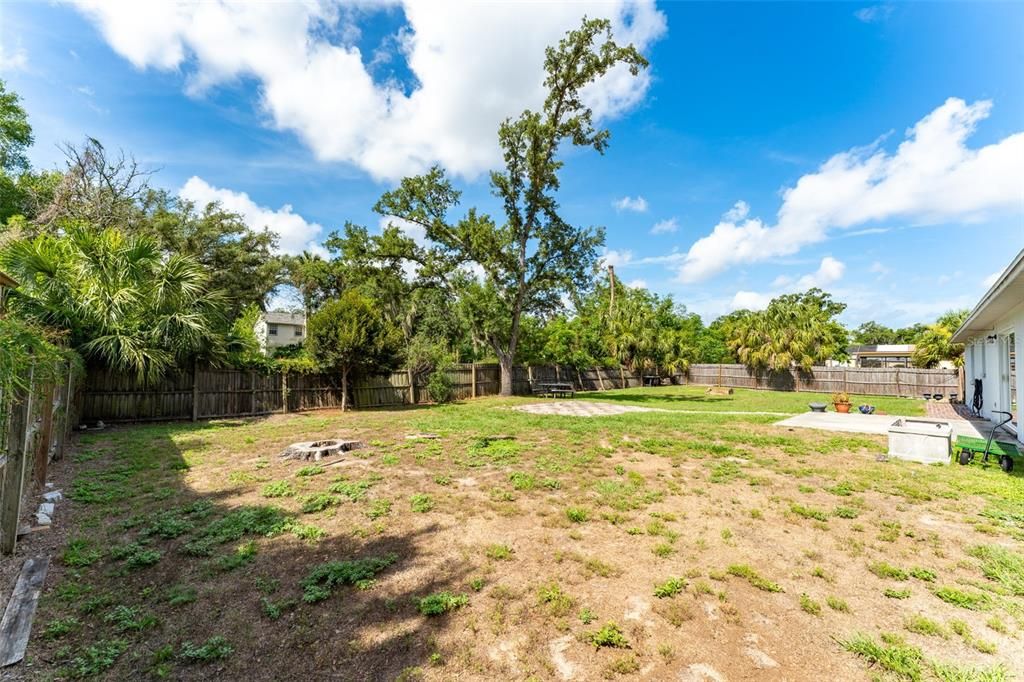 Activo con contrato: $365,000 (3 camas, 2 baños, 1829 Pies cuadrados)