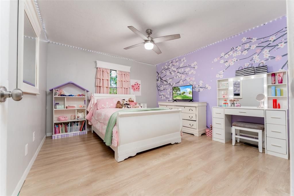 Activo con contrato: $365,000 (3 camas, 2 baños, 1829 Pies cuadrados)