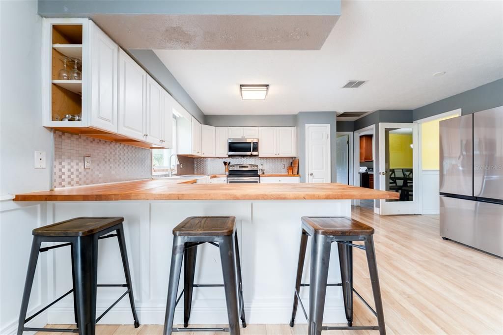 Activo con contrato: $365,000 (3 camas, 2 baños, 1829 Pies cuadrados)