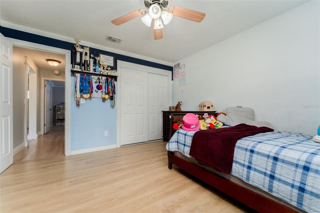 Activo con contrato: $365,000 (3 camas, 2 baños, 1829 Pies cuadrados)