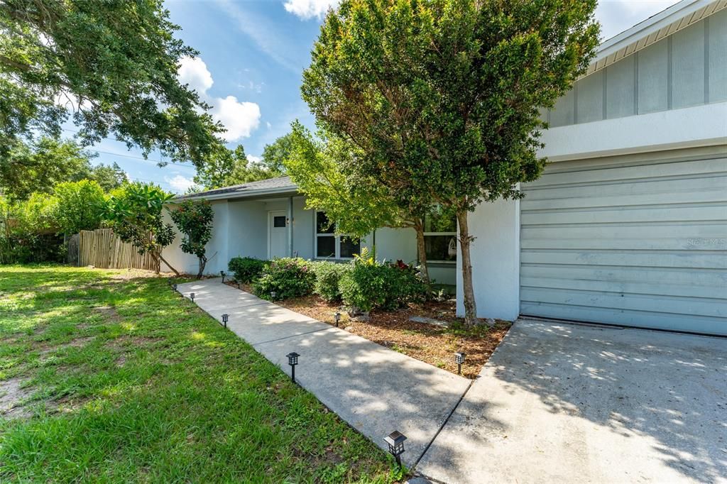 Activo con contrato: $365,000 (3 camas, 2 baños, 1829 Pies cuadrados)