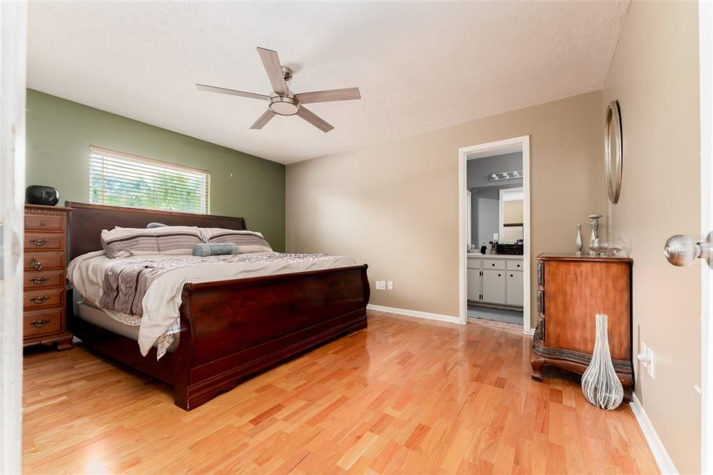 Activo con contrato: $365,000 (3 camas, 2 baños, 1829 Pies cuadrados)