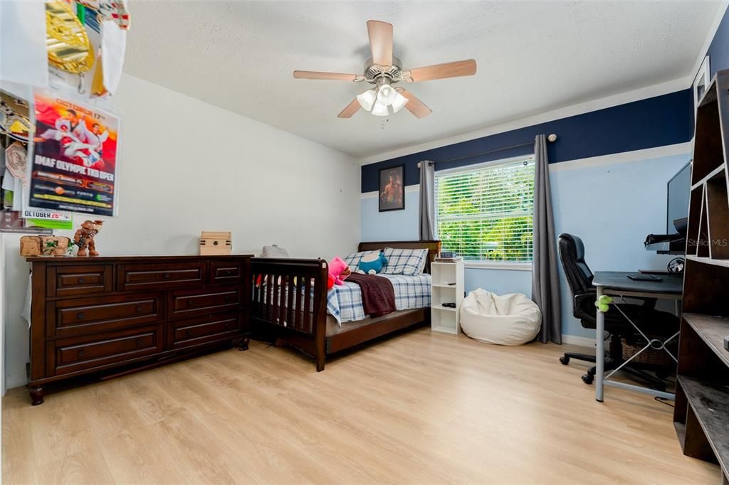 Activo con contrato: $365,000 (3 camas, 2 baños, 1829 Pies cuadrados)