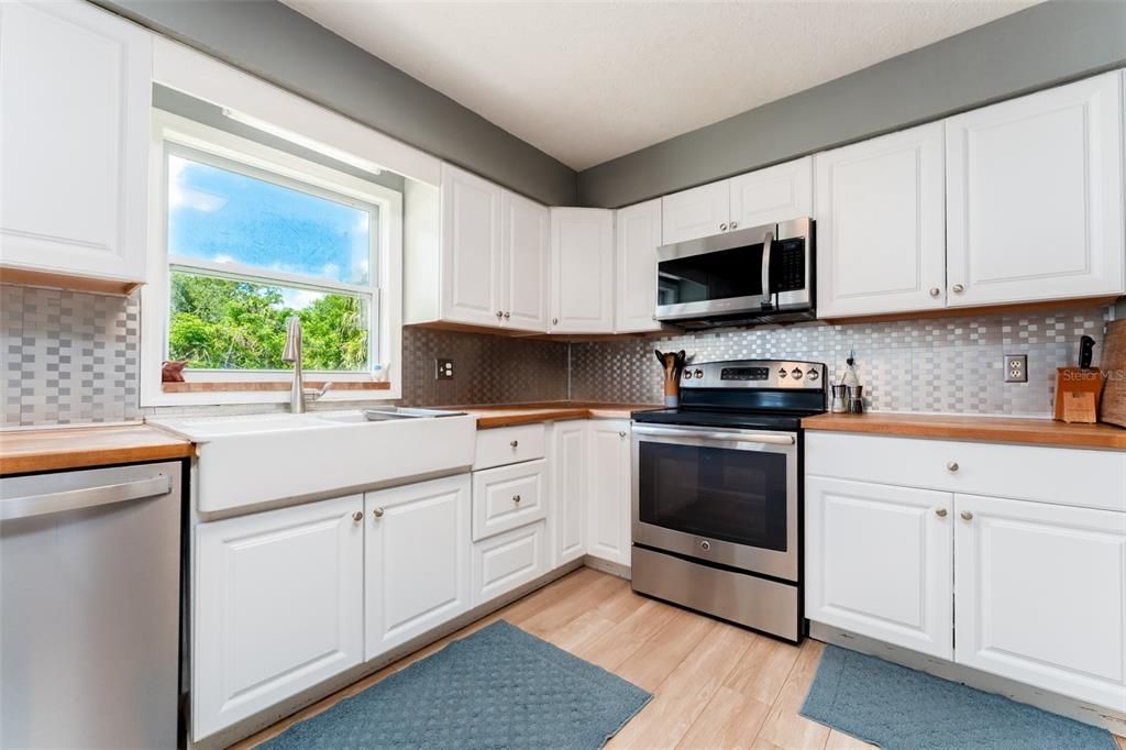Activo con contrato: $365,000 (3 camas, 2 baños, 1829 Pies cuadrados)
