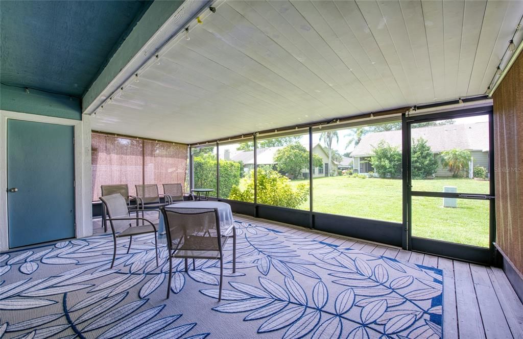 Active With Contract: $1,950 (2 beds, 2 baths, 1110 Square Feet)