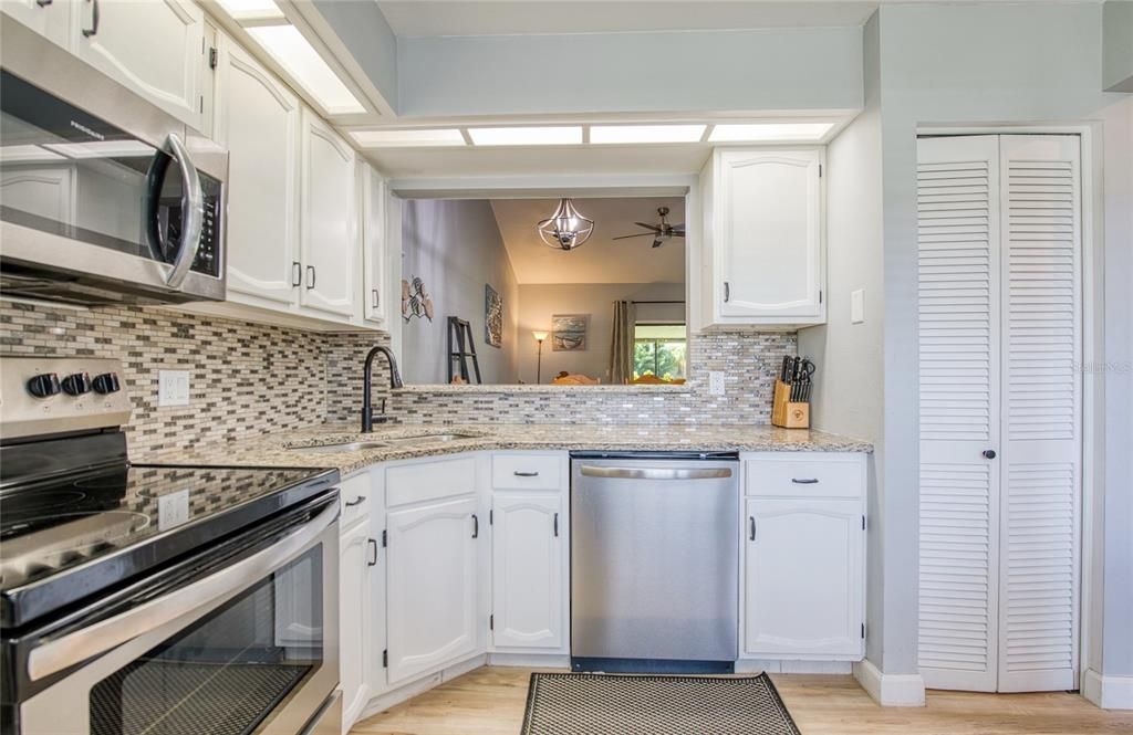 Active With Contract: $1,950 (2 beds, 2 baths, 1110 Square Feet)