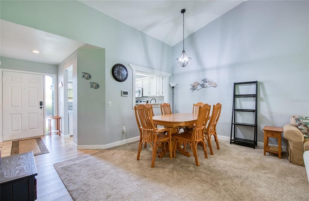 Active With Contract: $1,950 (2 beds, 2 baths, 1110 Square Feet)