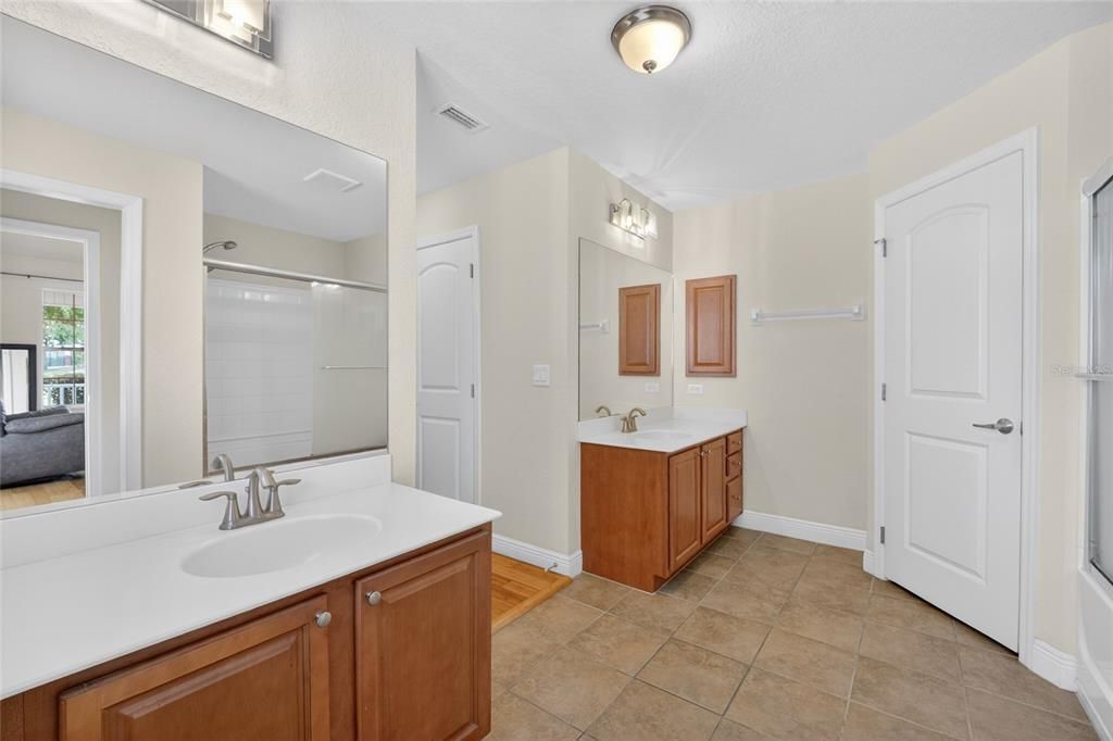 En Venta: $380,000 (4 camas, 3 baños, 2218 Pies cuadrados)