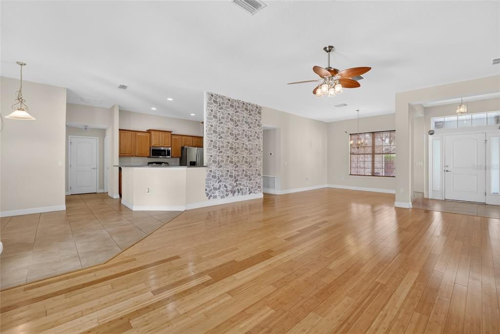 En Venta: $380,000 (4 camas, 3 baños, 2218 Pies cuadrados)