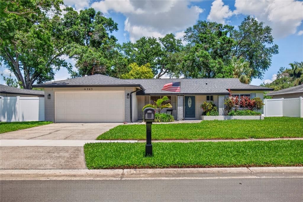 Active With Contract: $439,900 (3 beds, 2 baths, 1136 Square Feet)