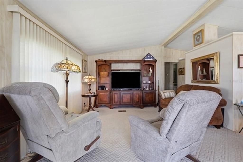 For Sale: $143,000 (2 beds, 2 baths, 960 Square Feet)