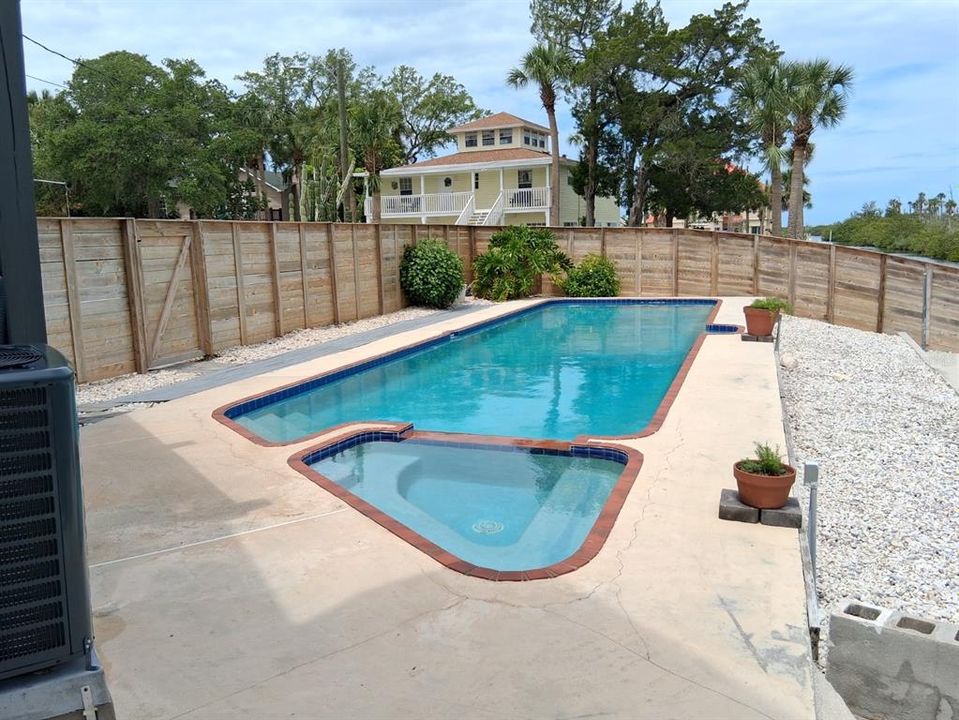 For Sale: $699,999 (3 beds, 2 baths, 1578 Square Feet)