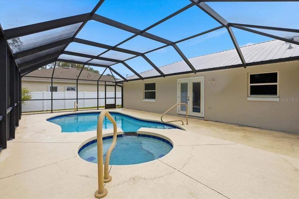 Active With Contract: $299,900 (3 beds, 2 baths, 1128 Square Feet)