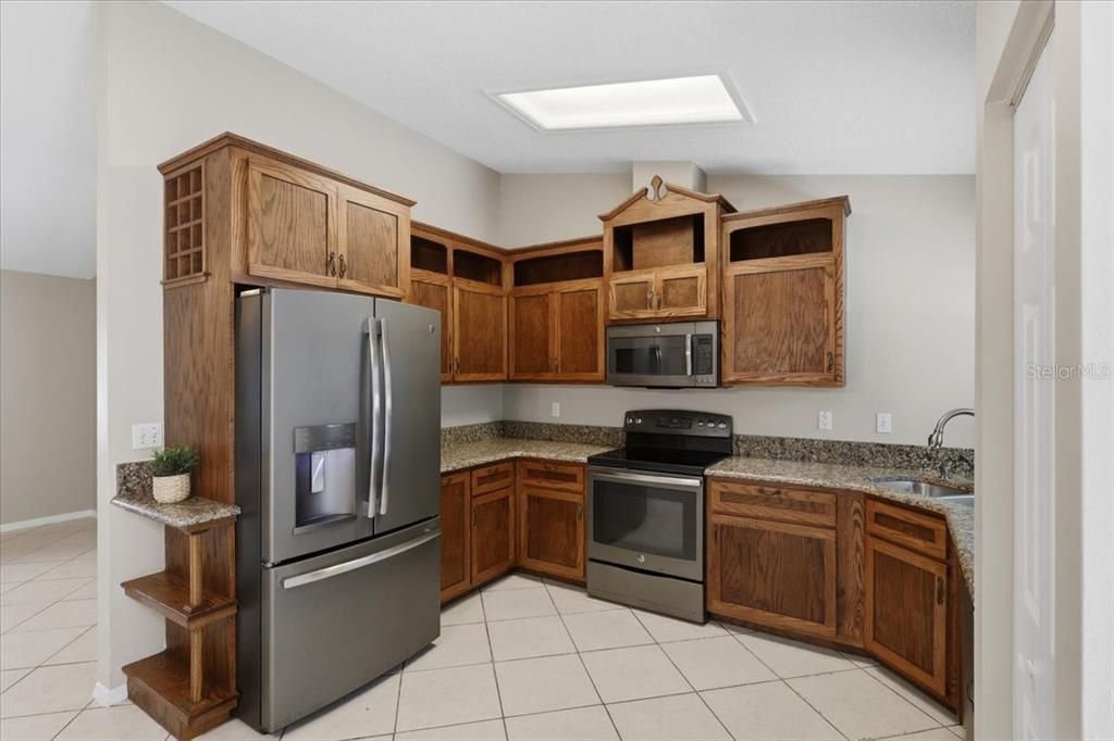 Active With Contract: $299,900 (3 beds, 2 baths, 1128 Square Feet)