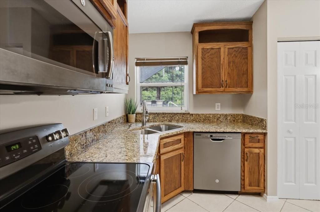 Active With Contract: $299,900 (3 beds, 2 baths, 1128 Square Feet)