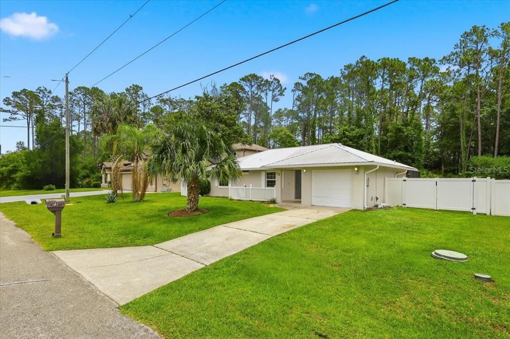 Active With Contract: $299,900 (3 beds, 2 baths, 1128 Square Feet)