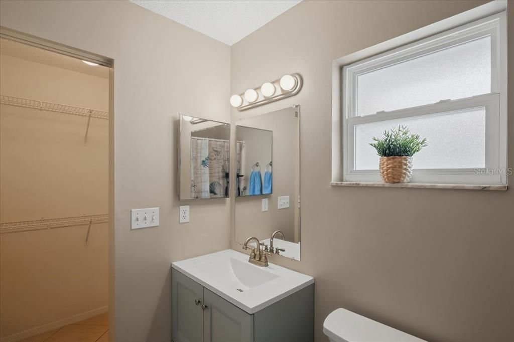 Active With Contract: $299,900 (3 beds, 2 baths, 1128 Square Feet)