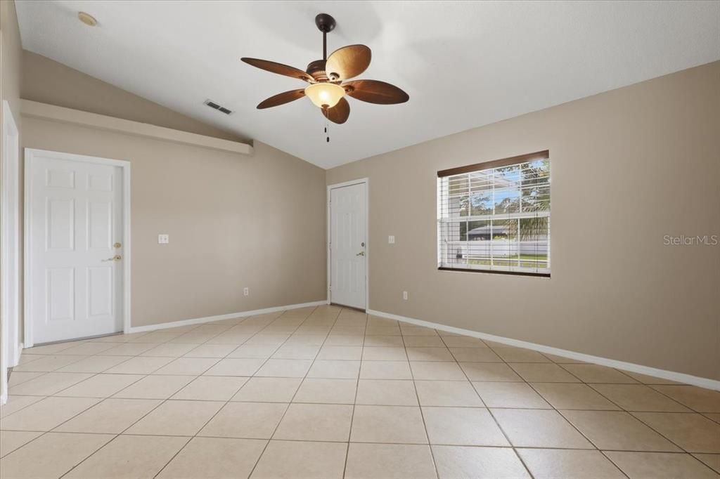 Active With Contract: $299,900 (3 beds, 2 baths, 1128 Square Feet)