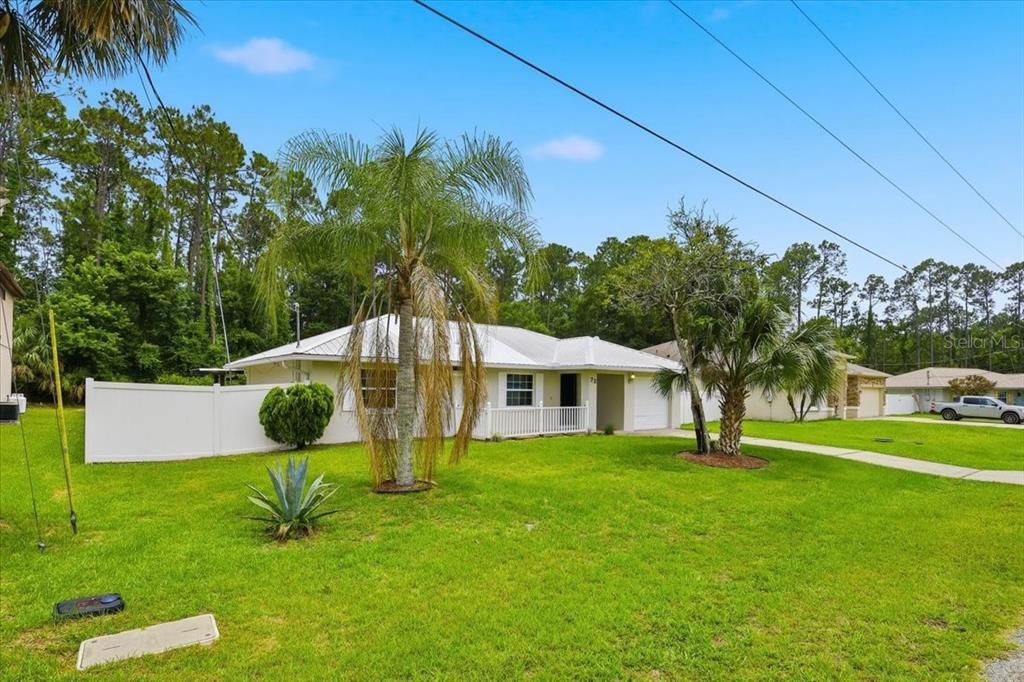 Active With Contract: $299,900 (3 beds, 2 baths, 1128 Square Feet)