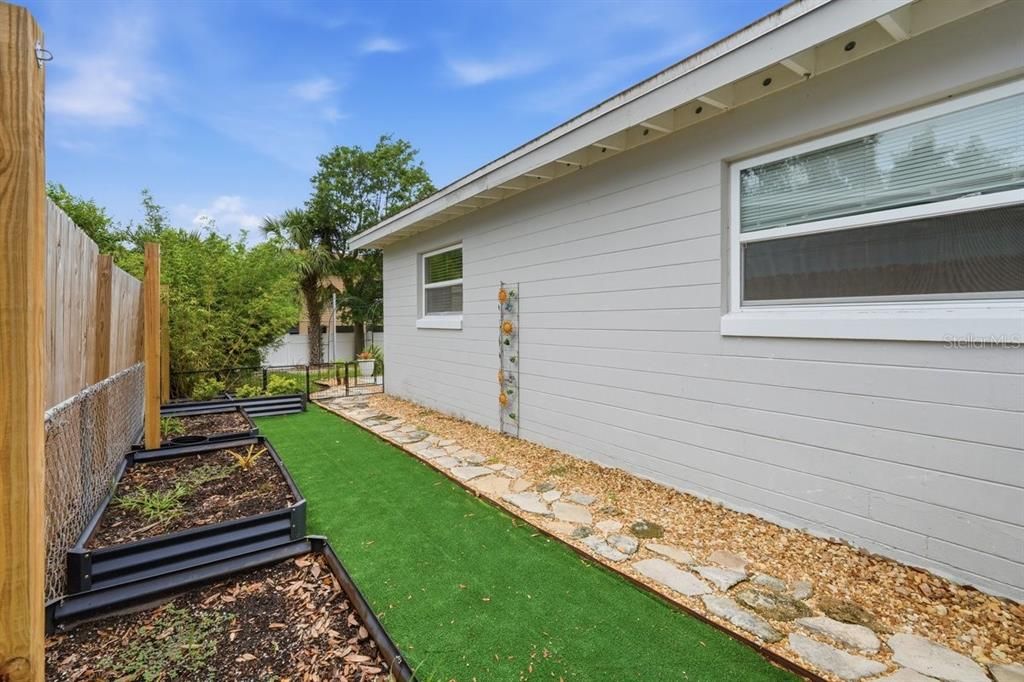 For Sale: $275,000 (3 beds, 1 baths, 1310 Square Feet)