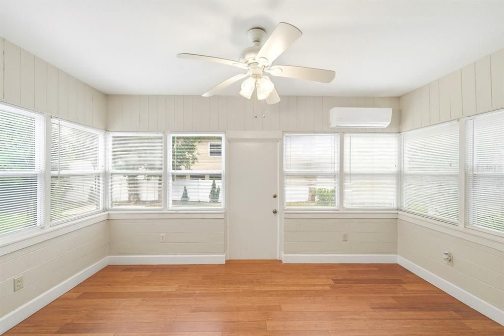 For Sale: $275,000 (3 beds, 1 baths, 1310 Square Feet)