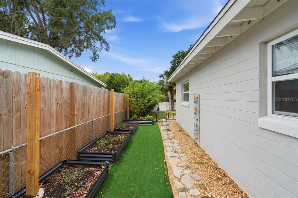 For Sale: $275,000 (3 beds, 1 baths, 1310 Square Feet)