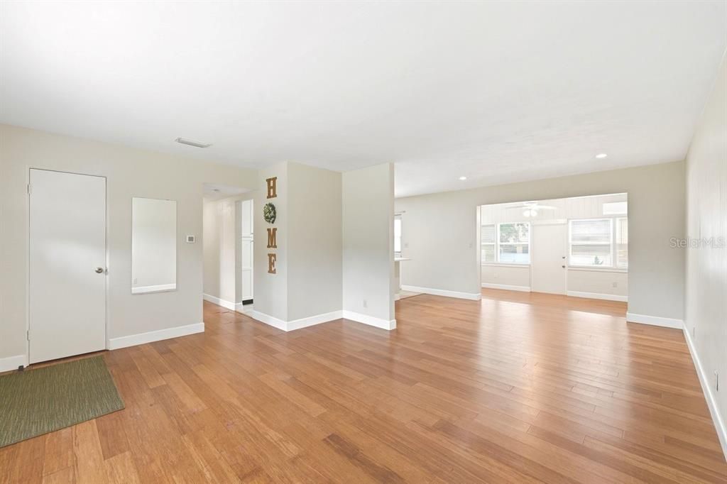 For Sale: $275,000 (3 beds, 1 baths, 1310 Square Feet)