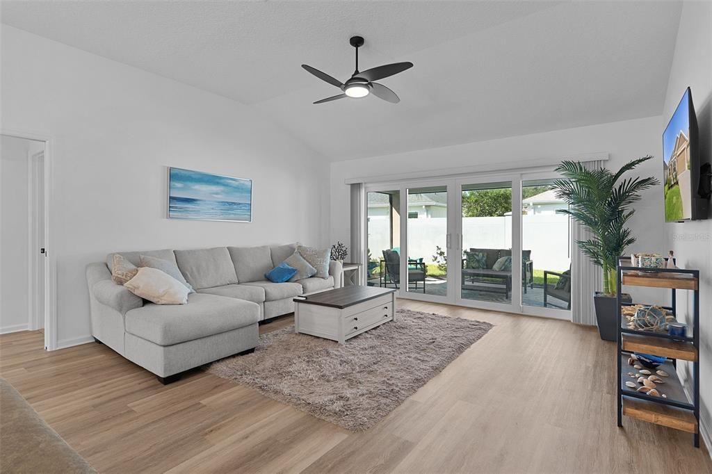 For Sale: $417,000 (3 beds, 2 baths, 1578 Square Feet)