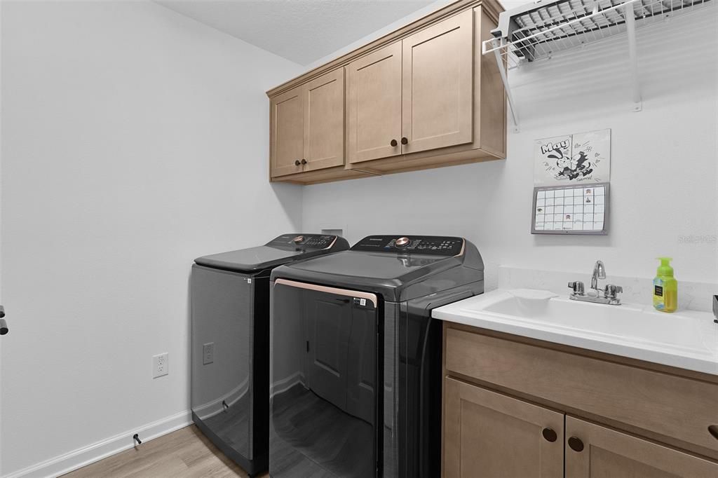 For Sale: $417,000 (3 beds, 2 baths, 1578 Square Feet)