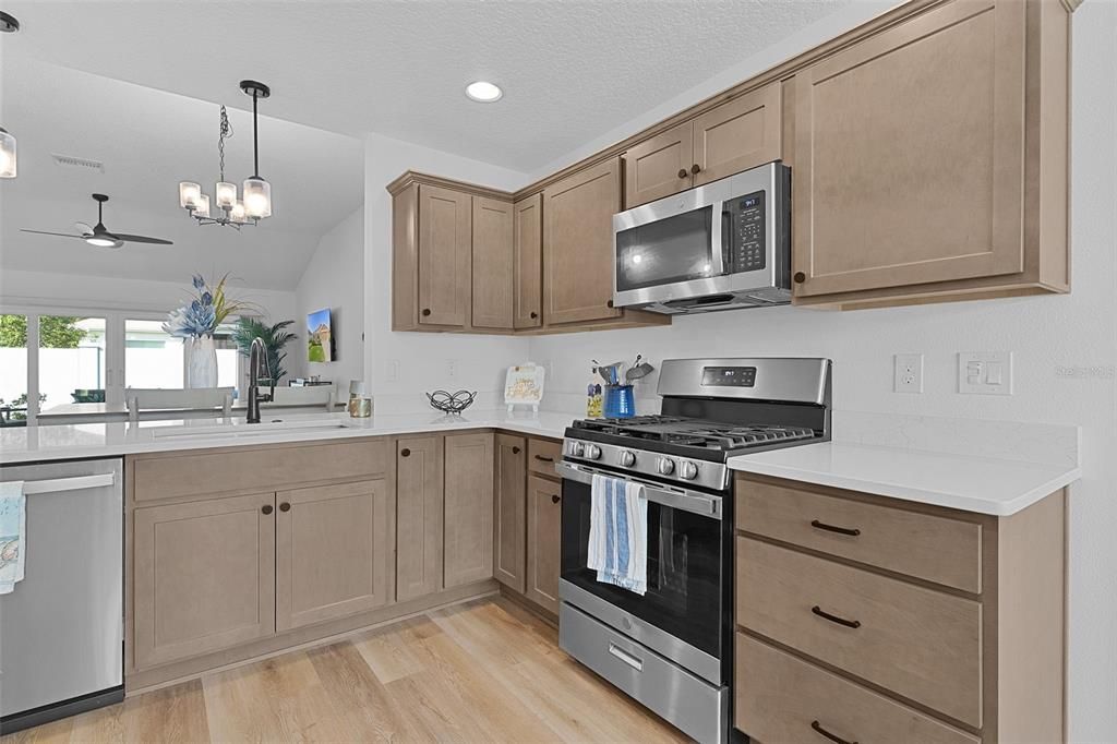 For Sale: $417,000 (3 beds, 2 baths, 1578 Square Feet)