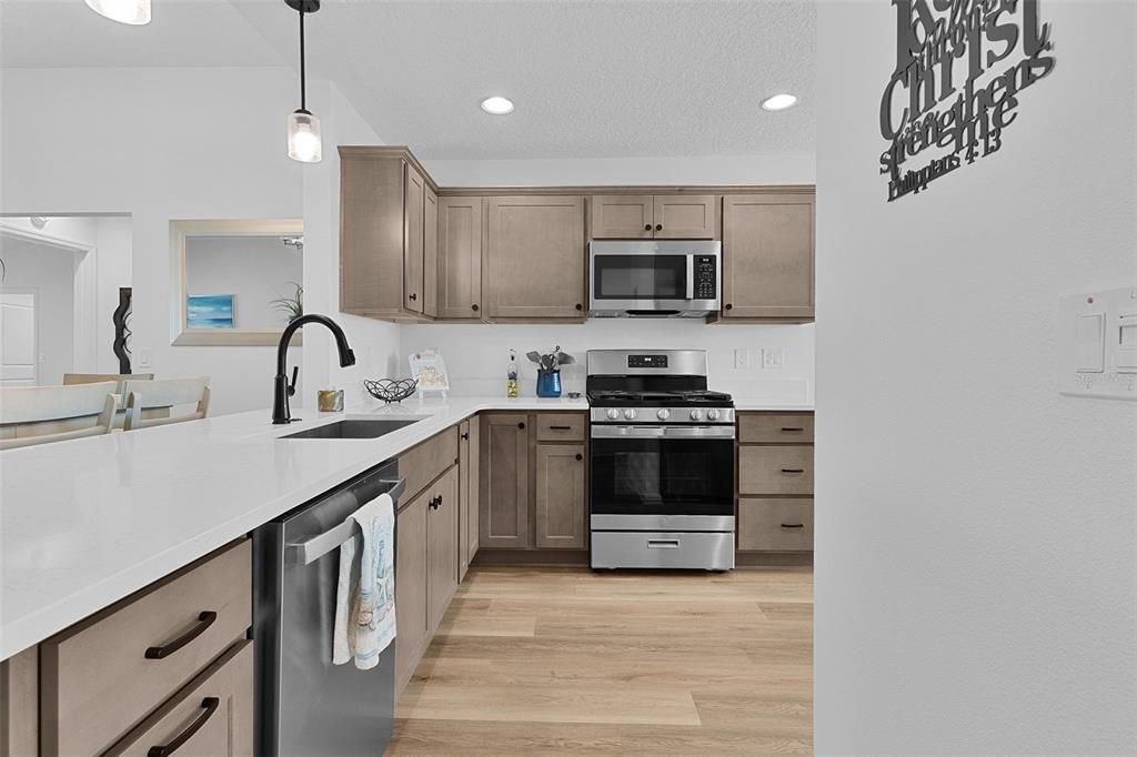 For Sale: $417,000 (3 beds, 2 baths, 1578 Square Feet)