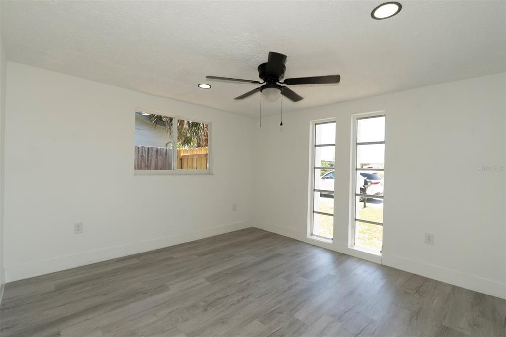 En Venta: $320,000 (3 camas, 3 baños, 1606 Pies cuadrados)