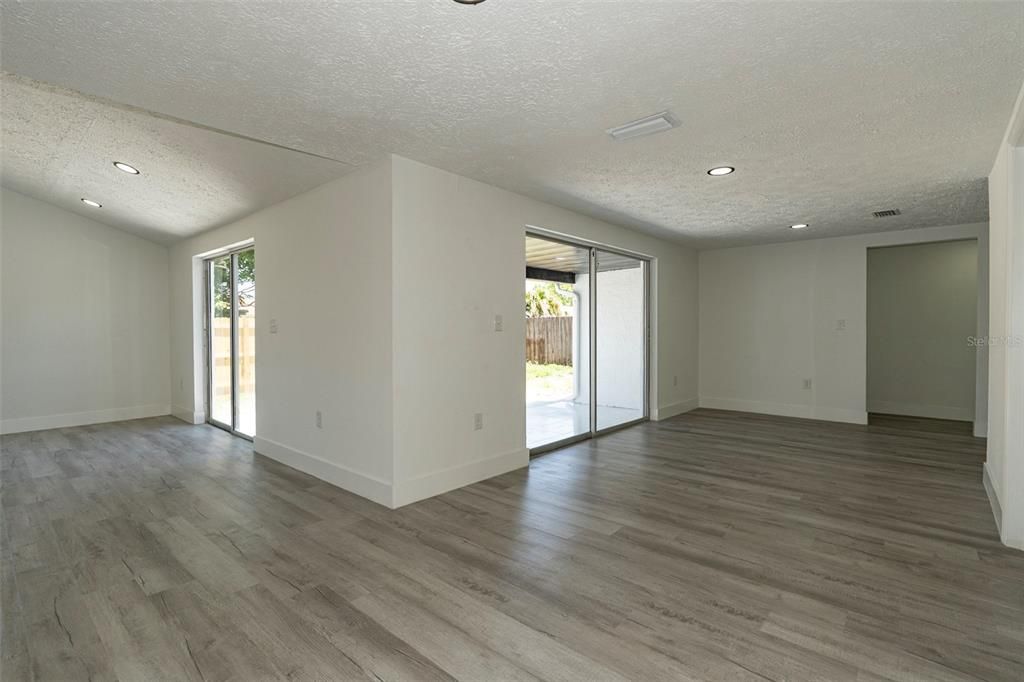 En Venta: $320,000 (3 camas, 3 baños, 1606 Pies cuadrados)