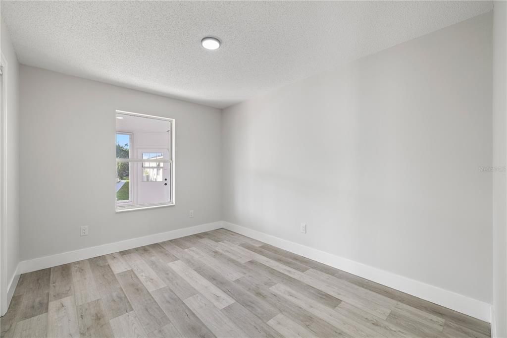 For Sale: $279,900 (2 beds, 2 baths, 1279 Square Feet)