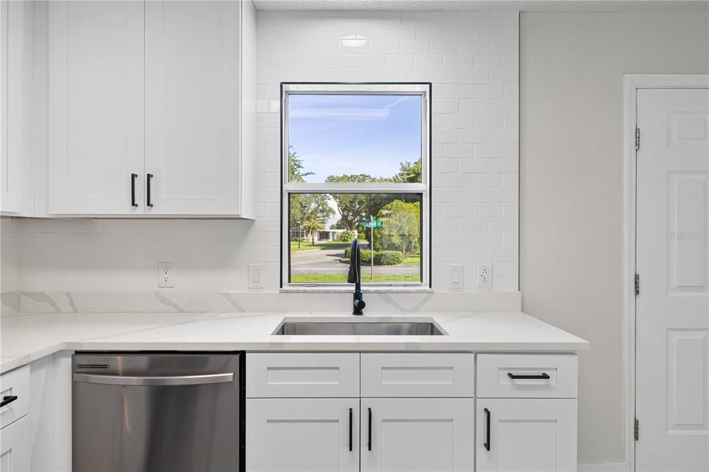 For Sale: $279,900 (2 beds, 2 baths, 1279 Square Feet)