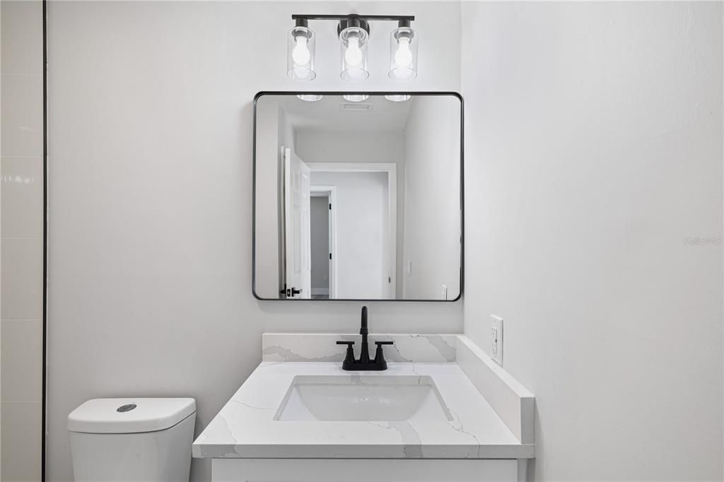 For Sale: $279,900 (2 beds, 2 baths, 1279 Square Feet)