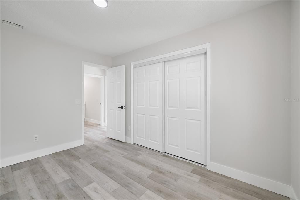 For Sale: $279,900 (2 beds, 2 baths, 1279 Square Feet)