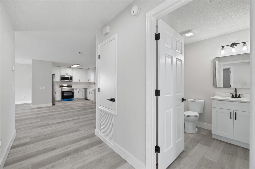 For Sale: $279,900 (2 beds, 2 baths, 1279 Square Feet)