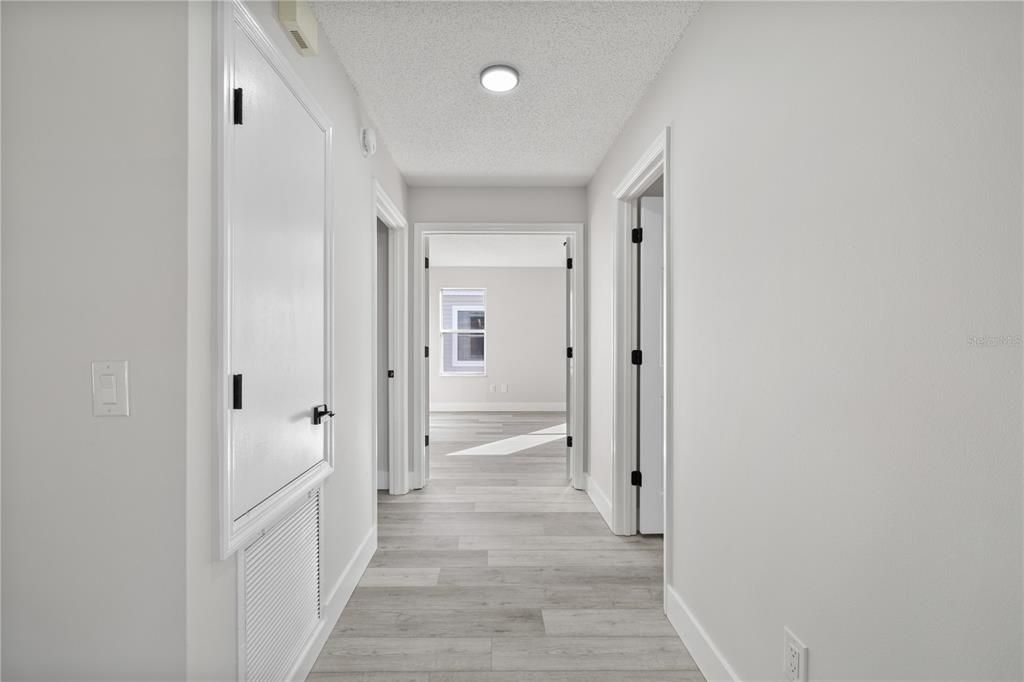 For Sale: $279,900 (2 beds, 2 baths, 1279 Square Feet)
