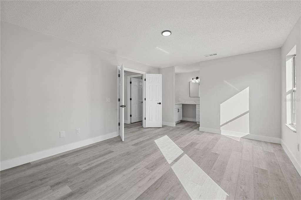 For Sale: $279,900 (2 beds, 2 baths, 1279 Square Feet)