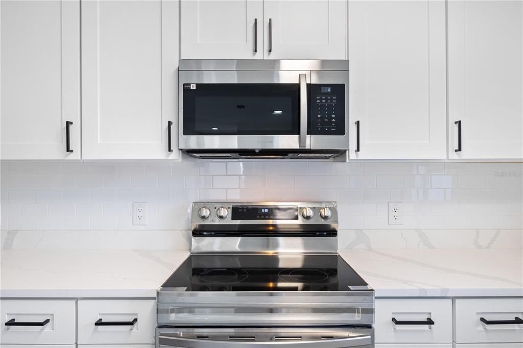 For Sale: $279,900 (2 beds, 2 baths, 1279 Square Feet)