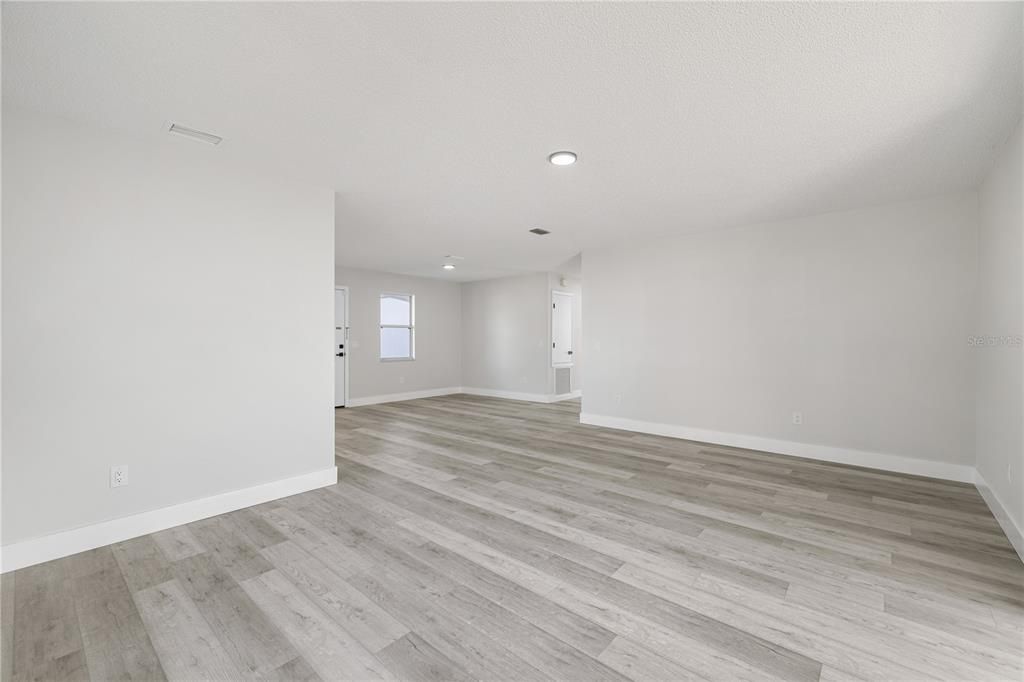 For Sale: $279,900 (2 beds, 2 baths, 1279 Square Feet)