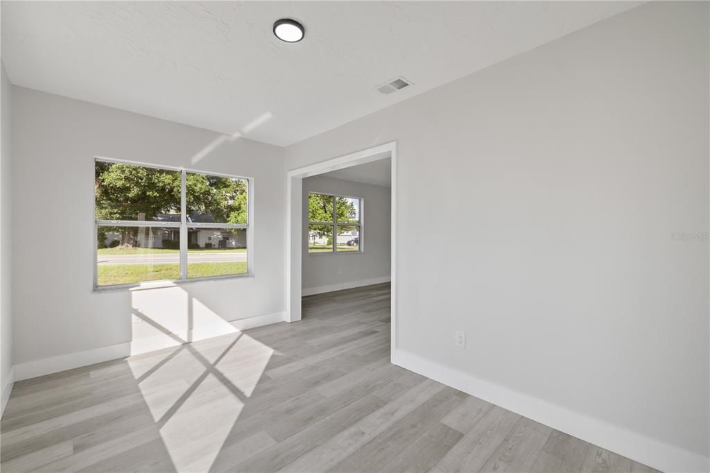 For Sale: $279,900 (2 beds, 2 baths, 1279 Square Feet)